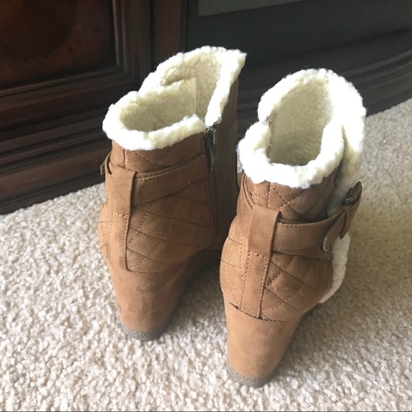 Liz Claiborne Suede Booties NEW! - Picture 2 of 6